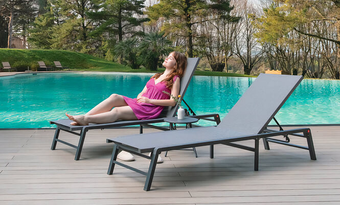 Chaises longues