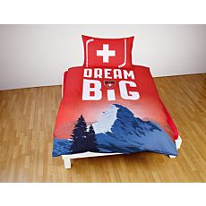 Bettwäsche mit Berg und "Dream Big" Schriftzug auf rotem Hintergrund