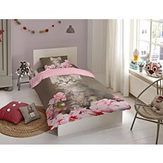 Linge de lit rose avec chatons et pétales