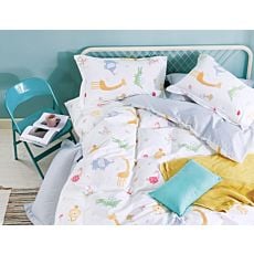 Linge de lit avec animaux de zoo multicolores sur fond blanc