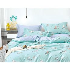 Linge de lit avec petits motifs d'animaux sur fond bleu