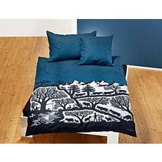 Bettwäsche mit Alpenkulisse schwarz-weiss auf blauem Hintergrund