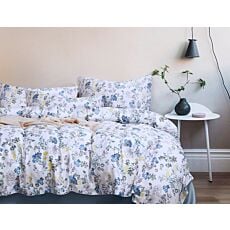 Linge de lit avec motif de fleurs bleues sur fond clair