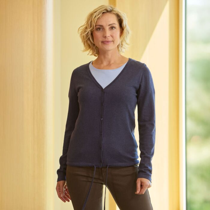 V-Neck Cardigan geknöpft