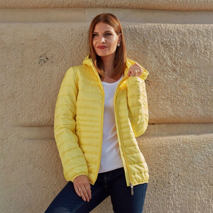 Steppjacke mit abnehmbarer Kapuze