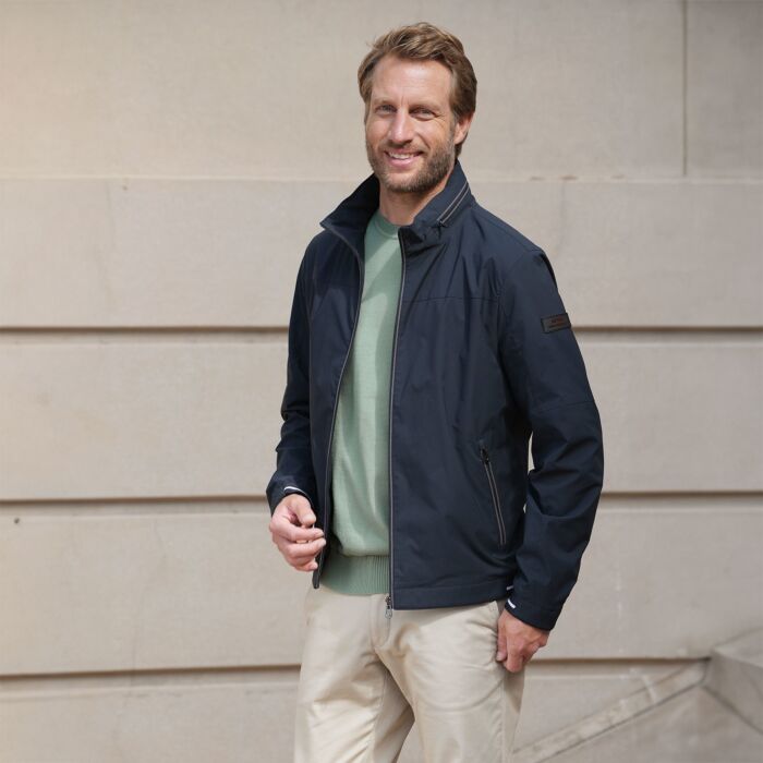 Blouson moderne de coupe regular fit, avec col montant