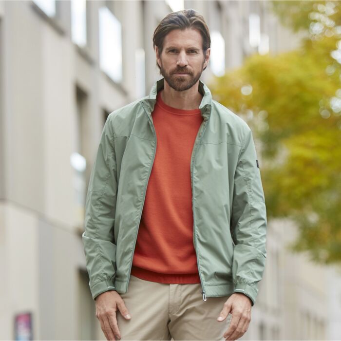 Blouson moderne de coupe regular fit, avec col montant