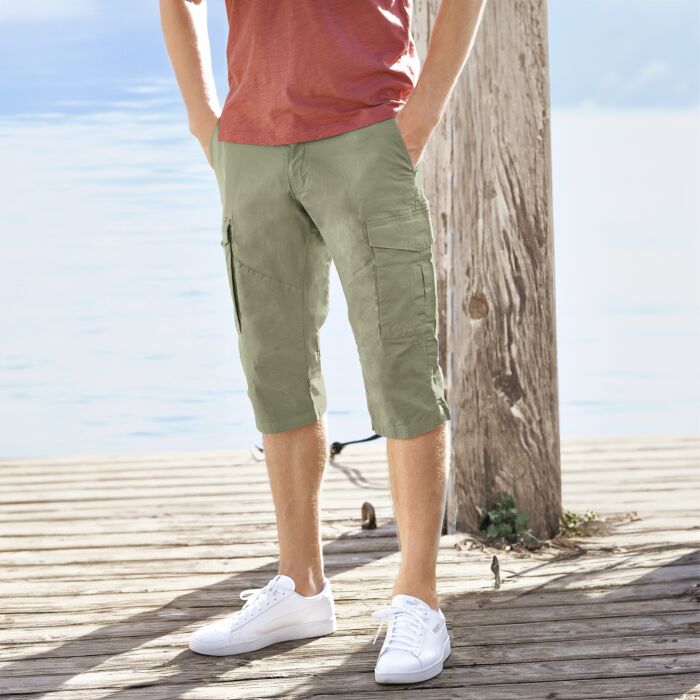 Modische 3/4 Cargohose mit vielen Taschen
