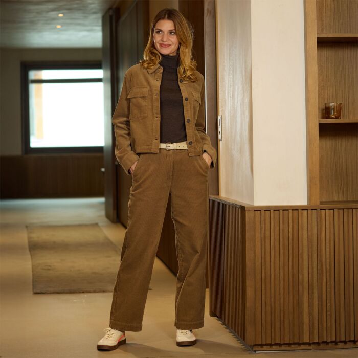 Weite Cordhose mit Gurtschlaufen