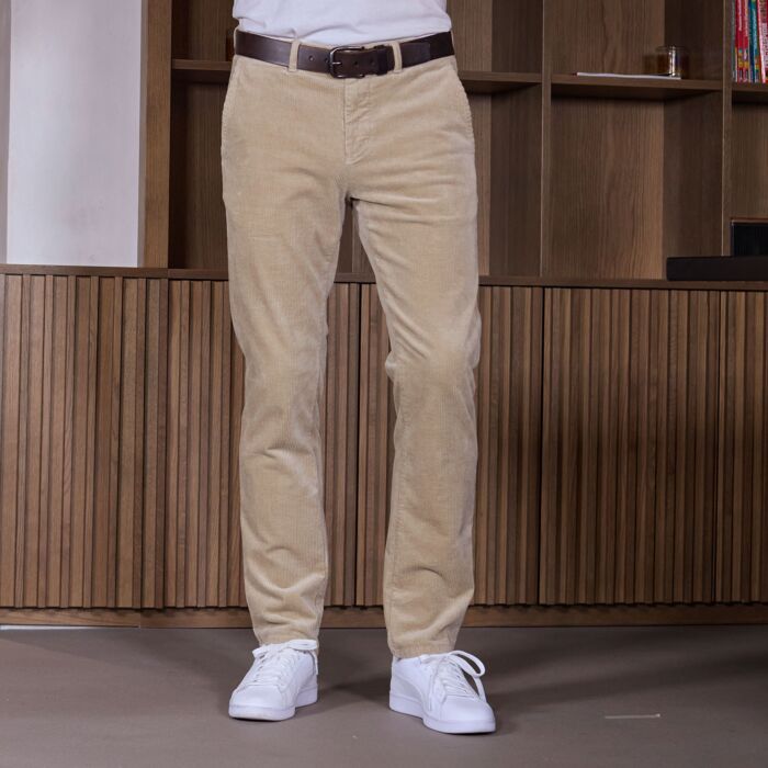 Modische Chinohose aus Breitcord