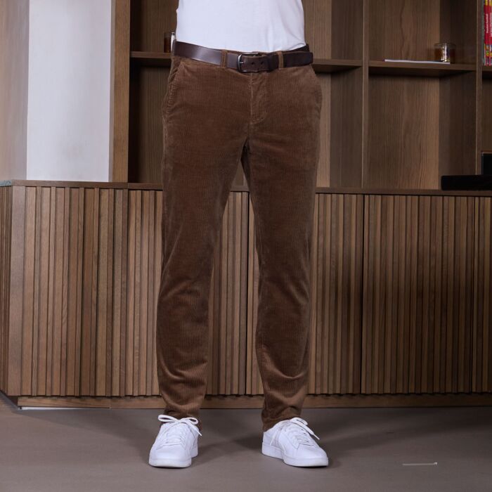 Modische Chinohose aus Breitcord