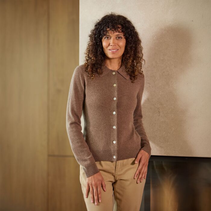 Cardigan en cachemire avec boutons nacrés, certifié GOTS
