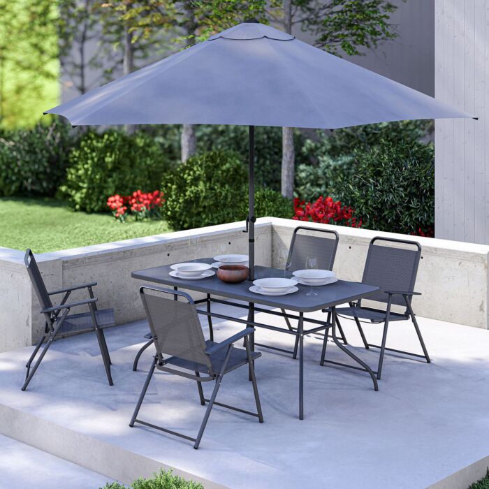 Table avec 4 chaises et parasol