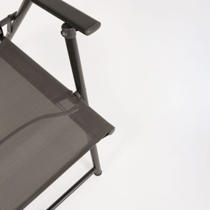Tisch mit 6 Stühlen und Sonnenschirm