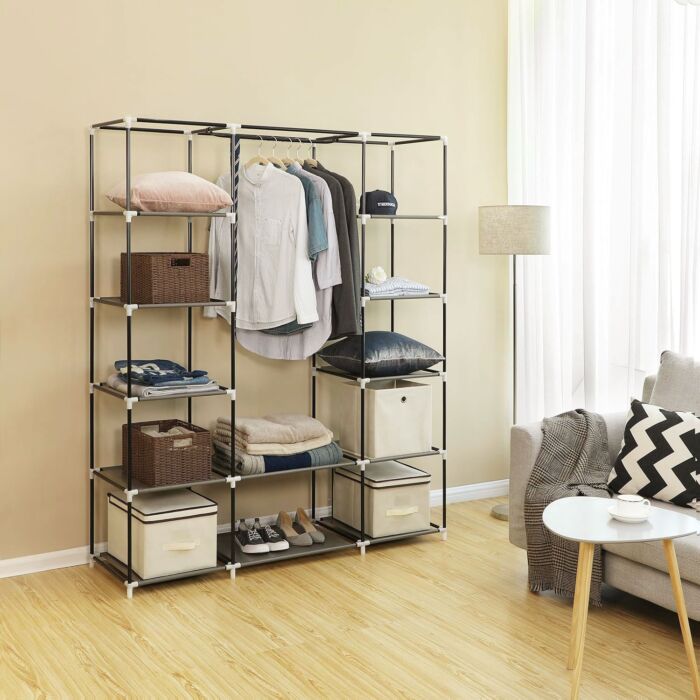 Armoire d'appoint avec tringle à vêtements et étagères