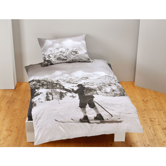 Image of Bettwäsche mit nostalgischem Ski-Fahrer, grau, 65x100 cm / 160x210 cm bei Lehner Versand Schweiz