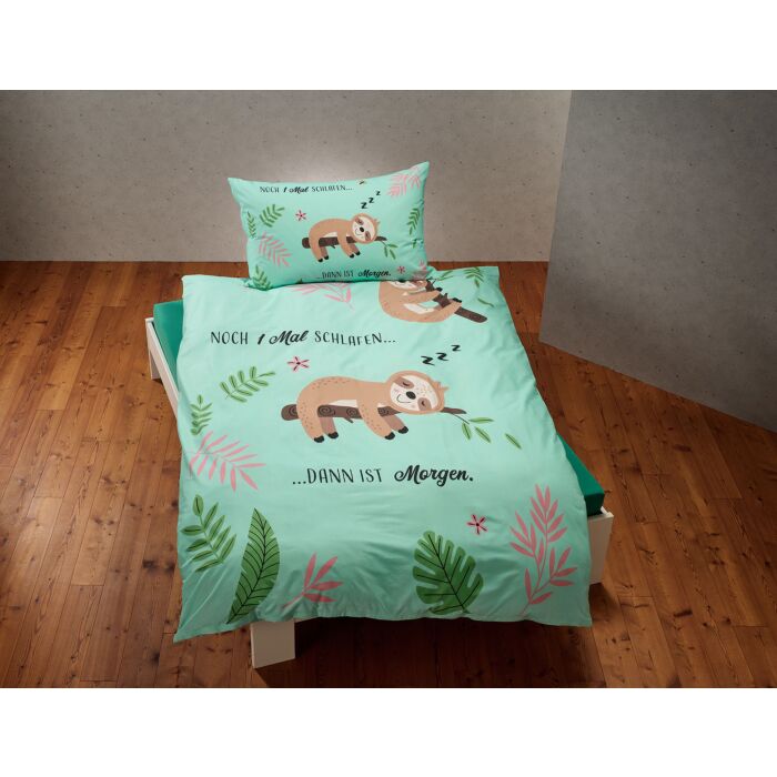 Linge de lit avec paresseux souriant sur une branche d'arbre