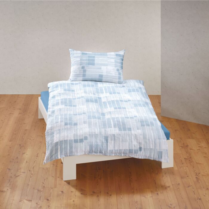 Linge de lit orné de fines rayures transversales