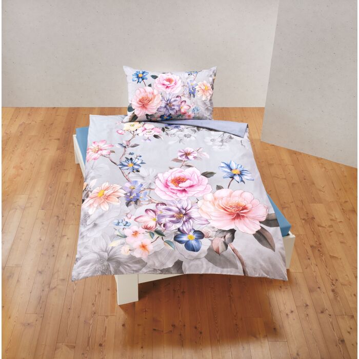 Linge de lit avec branches fleuries