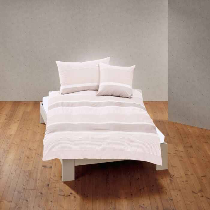 Linge de lit en seersucker et tissu plat, au motif rayé