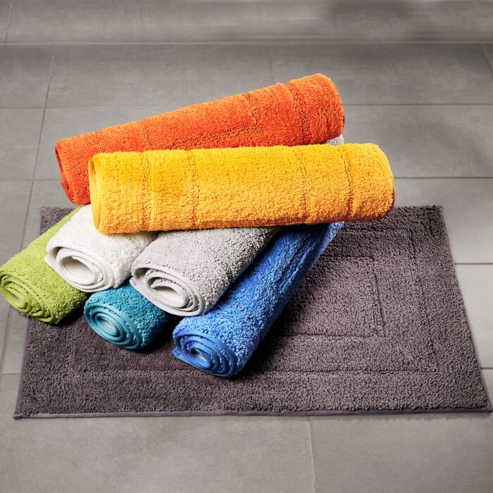 Badteppich mit quadratischem Muster