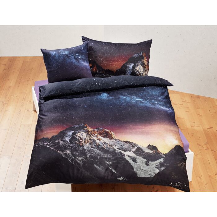 Bettwäsche mit Berg unter einem Nachthimmel – Kissenbezug – 65x65 cm