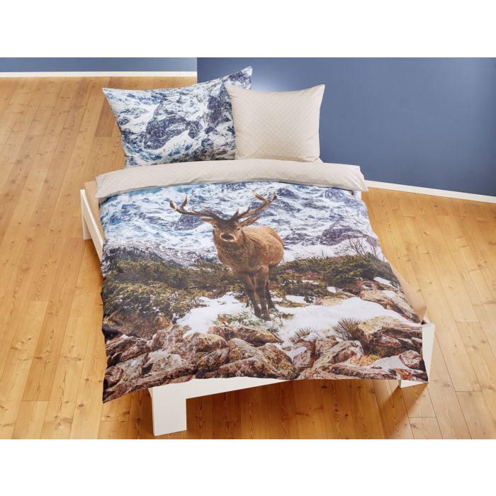 Image of Bettwäsche mit Hirsch vor schneebedeckter Bergkulisse, mehrfarbig, 200x210 cm bei Lehner Versand Schweiz