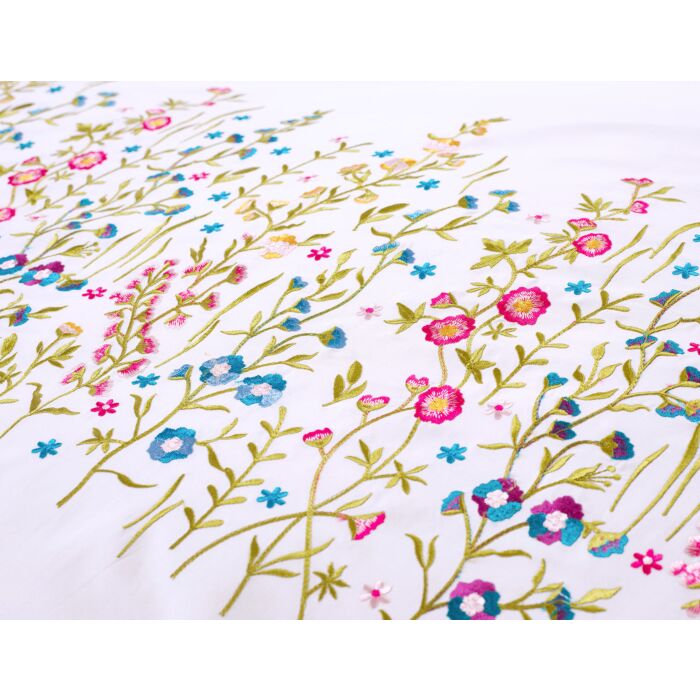 Linge de lit brodé de fleurs multicolores