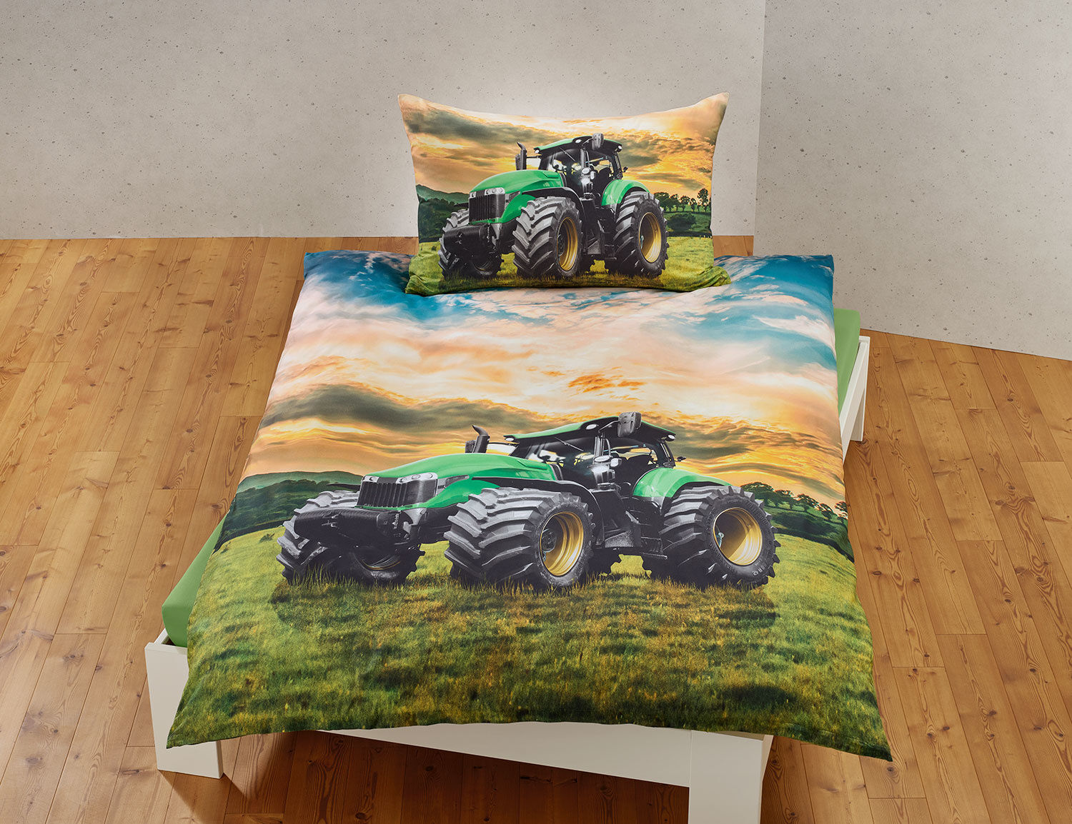 Bettwäsche mit grossem Traktor auf grüner Wiese günstig ⋆ Lehner