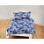 Linge de lit imprimé d'un motif fleuri dans le bleu