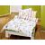 Linge de lit avec motif printanier de fleurs sur fond blanc
